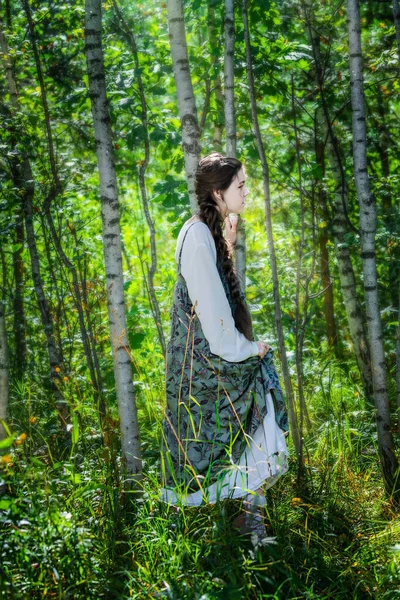 Ragazza Costume Etnico Persa Una Foresta — Foto Stock