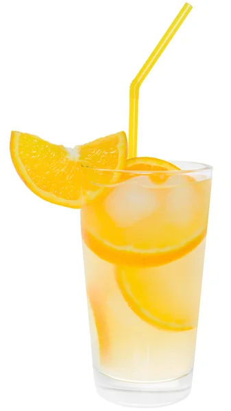 Cocktail mit Orangensaft und Eiswürfeln — Stockfoto