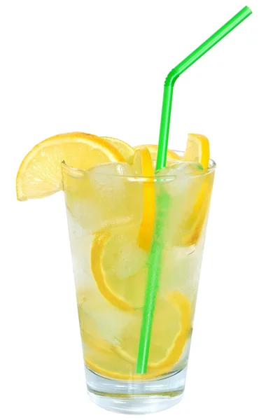 Limonade mit Eiswürfeln — Stockfoto