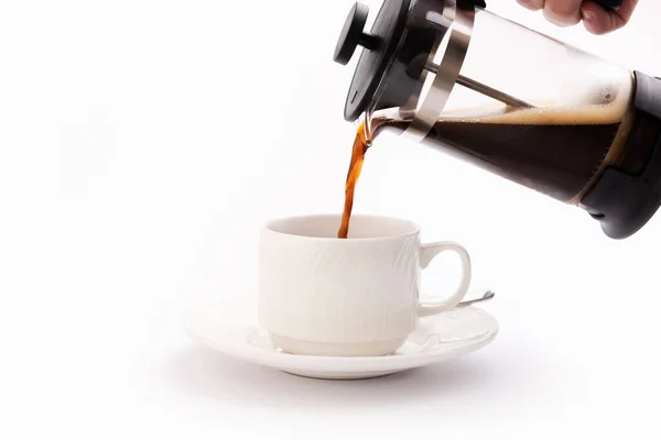 マグカップのフロントビューを持つ白い背景にコーヒーメーカー ストック写真