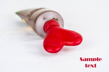 Aşk dolu kırmızı boya. 