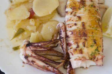 Izgara ahtapot ve patates. 