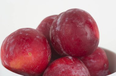 Beyaz arka planda kasedeki erikler