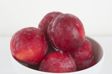 Beyaz arka planda kasedeki erikler