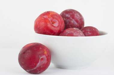 Beyaz arka planda kasedeki erikler