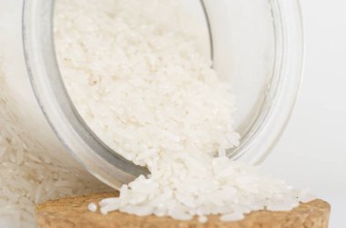 cam kavanozun içinde pirinç