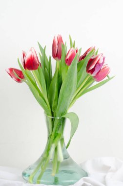 Vazoda bir buket lale