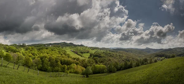 Montanhas Cárpatas na primavera — Fotografia de Stock