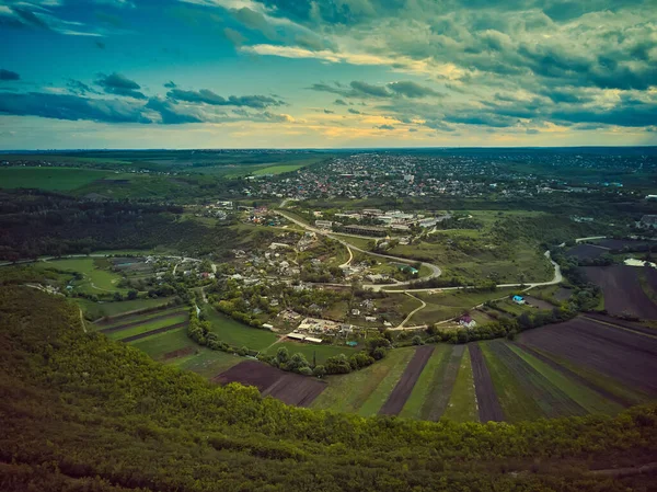 Pequeño Pueblo Moldavo Goeni Tierras Verdes Vista Aérea Hora Verano —  Fotos de Stock