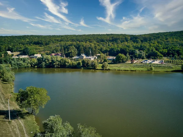 Thiganesty Manastırı Moldova Cumhuriyeti Hakkında Göl Manzarası — Stok fotoğraf