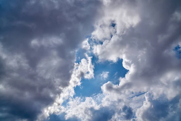 Witte Wolken Blauwe Lucht — Stockfoto