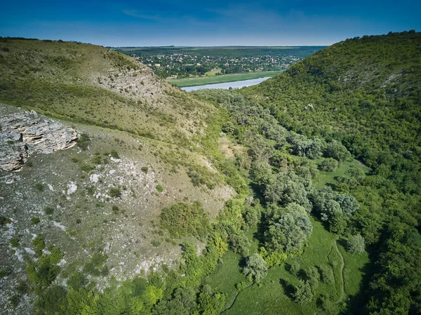 Luchtfoto Drone Uitzicht Kliffen Vlaktes Buurt Van Dorp Tsipova Moldavië — Stockfoto