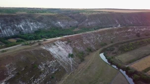 Luftaufnahme Der Ländlichen Landschaft Mit Kirche Und Dorf Republik Moldau — Stockvideo