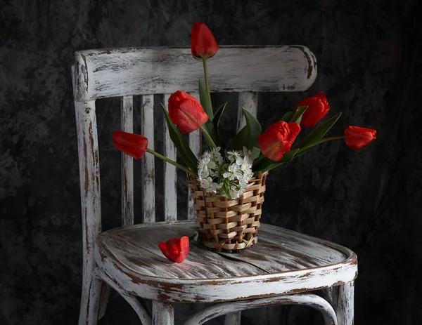 Red Tulips Bouquet Wooden Vase Vintage Cher Valentine Day Mothers — Stock Photo, Image