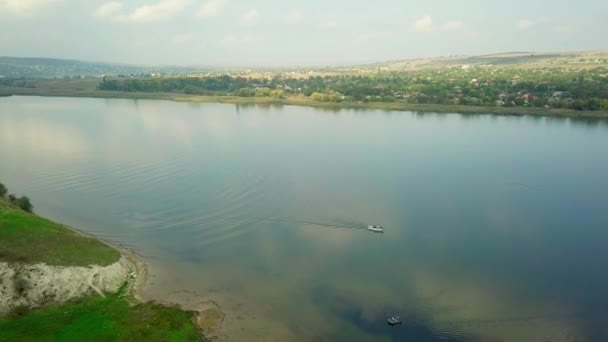 空中拍摄的农村风景与河流和小村庄 摩尔多瓦共和国 — 图库视频影像
