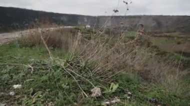 Yaşlı Orhei taşı sonbahar günbatımında Moldova Re 'de kiliseyi oydu. Moldovalı, Hıristiyan.