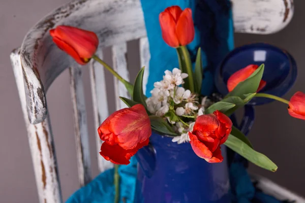 Red Tulips Bouquet Blue Vase Vintage Cher Valentine Day Mothers — Stock Photo, Image