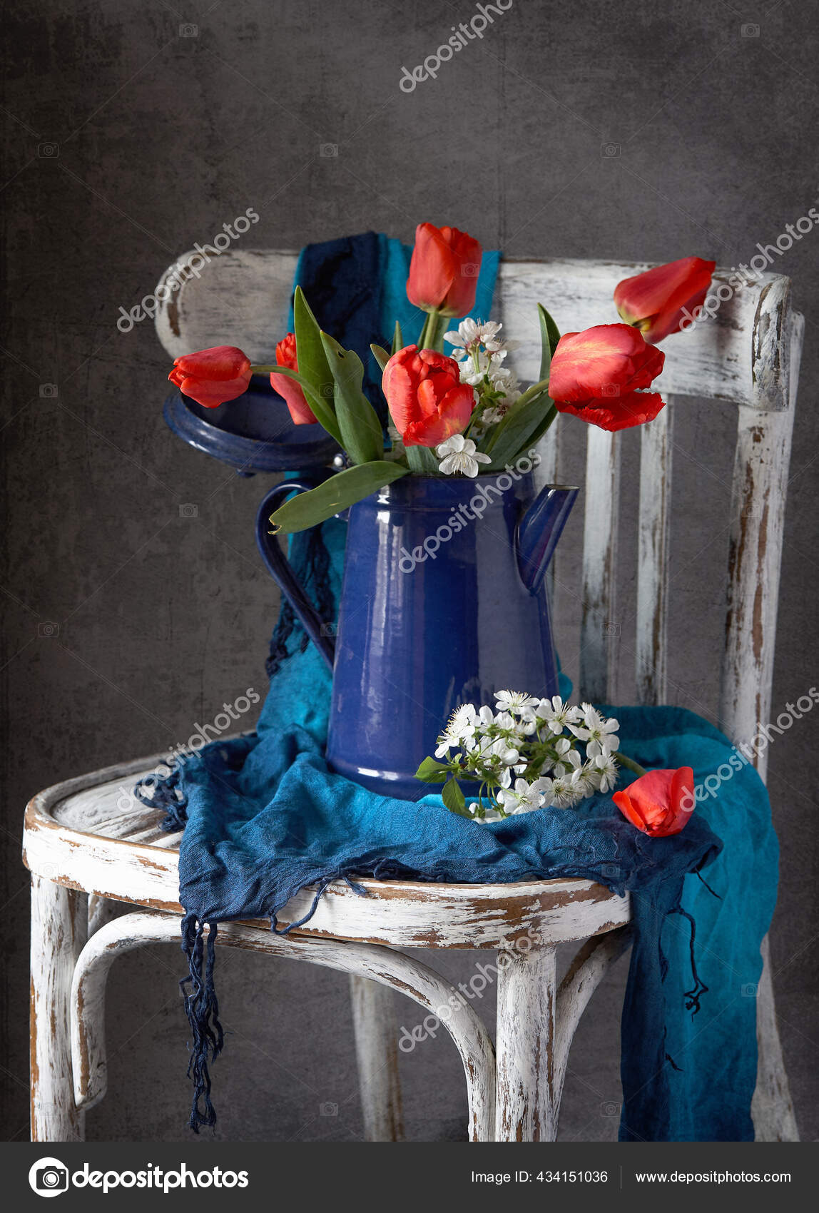 Rote Tulpenstrausse Blauer Vase Auf Vintagepapier Valentinstag Muttertag Geburtstagskonzept Stockfotografie Lizenzfreie Fotos C Igorartmd 434151036 Depositphotos