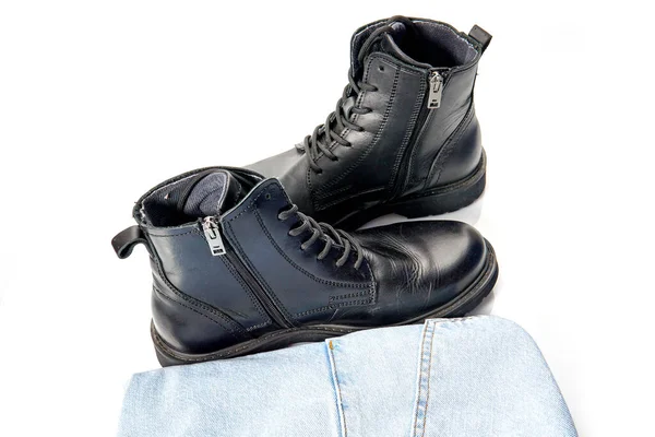 Fechar Belos Confortáveis Sapatos Masculinos Inverno Jeans Isolados Fundo Branco — Fotografia de Stock