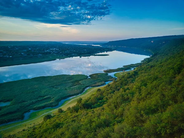 Güneşin Doğuşundaki Nehrin Güzel Manzarası Açık Hava Eğlencesi Dniester Panoraması — Stok fotoğraf