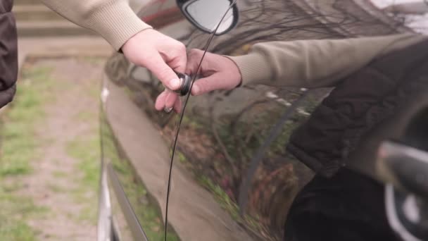 Homme Conducteur Acheteur Ouvre Porte Siège Conducteur Prend Volant Une — Video