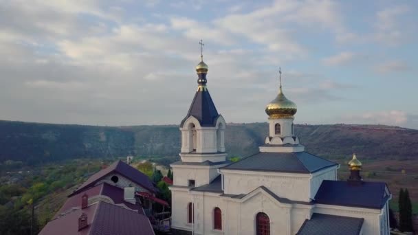 Kilise Köyle Birlikte Kırsal Arazinin Hava Görüntüsü Moldova Cumhuriyeti Butuceni — Stok video