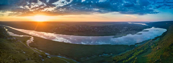 Piękny Widok Rzekę Wschodzie Słońca Wypoczynek Świeżym Powietrzu Panorama Dniestru — Zdjęcie stockowe