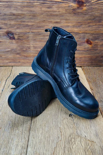 Primer Plano Hermosos Cómodos Zapatos Invierno Para Hombre Sobre Fondo — Foto de Stock