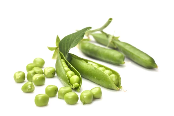 Pods Van Groene Erwten Met Bladeren Geïsoleerd Witte Achtergrond — Stockfoto