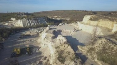 Taş ocağı. Madencilik ocağıyla endüstriyel arkaplan görüntüsü. Stok görüntüleri.