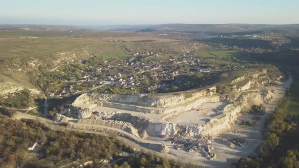 Taş ocağı. Madencilik ocağıyla endüstriyel arkaplan görüntüsü. Stok görüntüleri. — Stok video