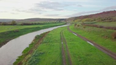 Yukarıdan güzel bir kırsal manzara görüntüsü. Moldova Cumhuriyeti.