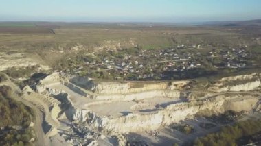 Taş ocağı. Madencilik ocağıyla endüstriyel arkaplan görüntüsü. Stok görüntüleri.