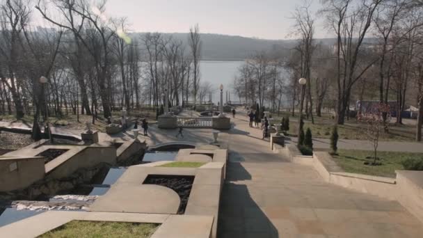 Dezember 2021 Kishinev Republik Moldau Menschen Genießen Sonnigen Tag Park — Stockvideo