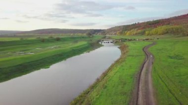 Yukarıdan güzel bir kırsal manzara görüntüsü. Moldova Cumhuriyeti.