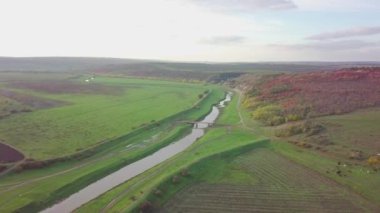 Yukarıdan güzel bir kırsal manzara görüntüsü. Moldova Cumhuriyeti.