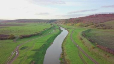Yukarıdan güzel bir kırsal manzara görüntüsü. Moldova Cumhuriyeti.