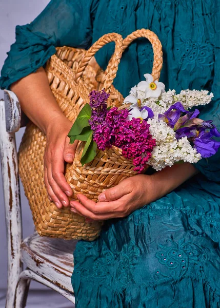 Woman Holding Hands Wicker Bag Lilac Flowers Indoor Sitting Vintage — Stock Photo, Image