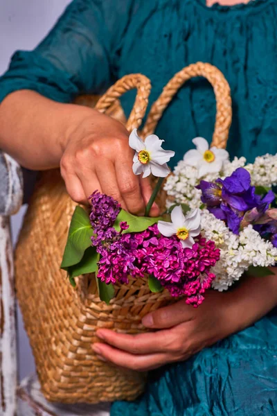 Woman Holding Hands Wicker Bag Lilac Flowers Indoor Sitting Vintage — Stock Photo, Image