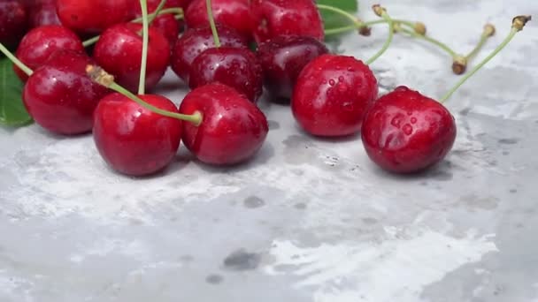 Frutas Cerejas Vermelhas Maduras Fundo Vintage Cinza — Vídeo de Stock