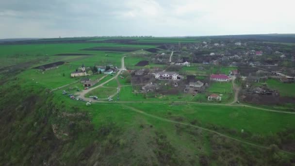 春天照相机在小村庄上空飞行 摩尔多瓦共和国Thipova村 — 图库视频影像