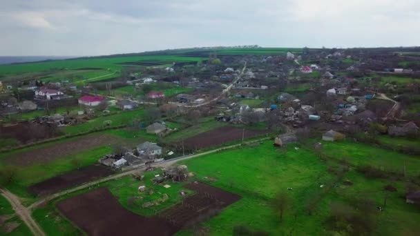 Kameraflygning Över Liten Våren Byn Thipova Moldavien — Stockvideo