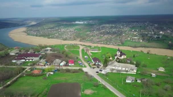 Nehir Üzerinden Uçmak Baharda Küçük Bir Köy Moldova Cumhuriyeti Molovata — Stok video