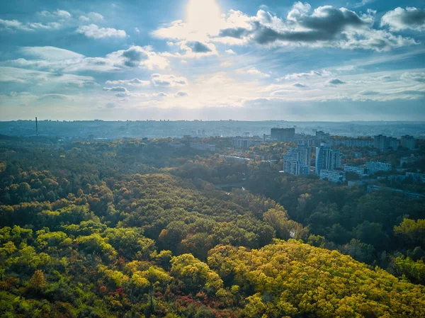 Aerial view of the city at sunset. Beautiful autumn city landscape — Stock Photo, Image