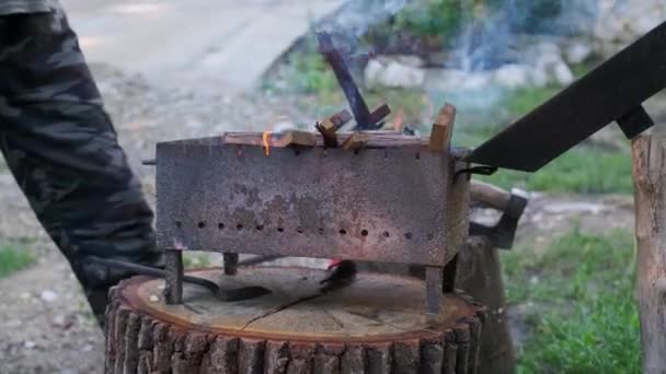 Video Închidere Lemnului Foc Care Arde Grătar — Videoclip de stoc