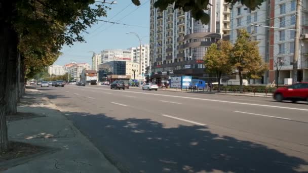 Chisinau Moldova August 2021 Verkeer Centrale Stedelijke Snelweg — Stockvideo