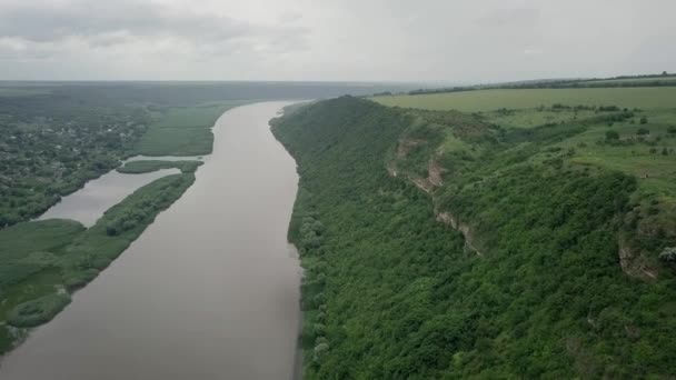 Vlucht Rivier Klein Dorp Het Voorjaar Moldavië Republiek Van Molovata — Stockvideo