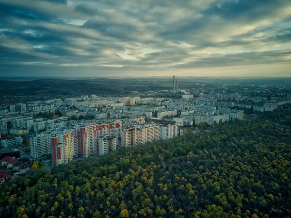 Sonbaharda Gün Batımında Şehrin Üzerinde Havadan Kihinev Kenti Moldova Cumhuriyeti — Stok fotoğraf