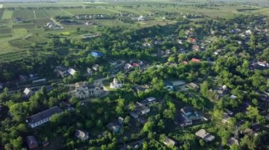 Drone bakış açısı - eski katedralin kalıntıları. Moldova Cumhuriyeti, Pohrebea Köyü.