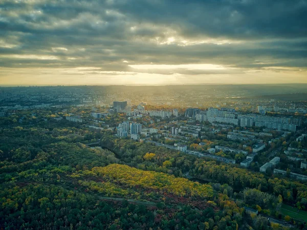 Aéreo Sobre Cidade Outono Pôr Sol Kihinev Cidade Moldávia República — Fotografia de Stock